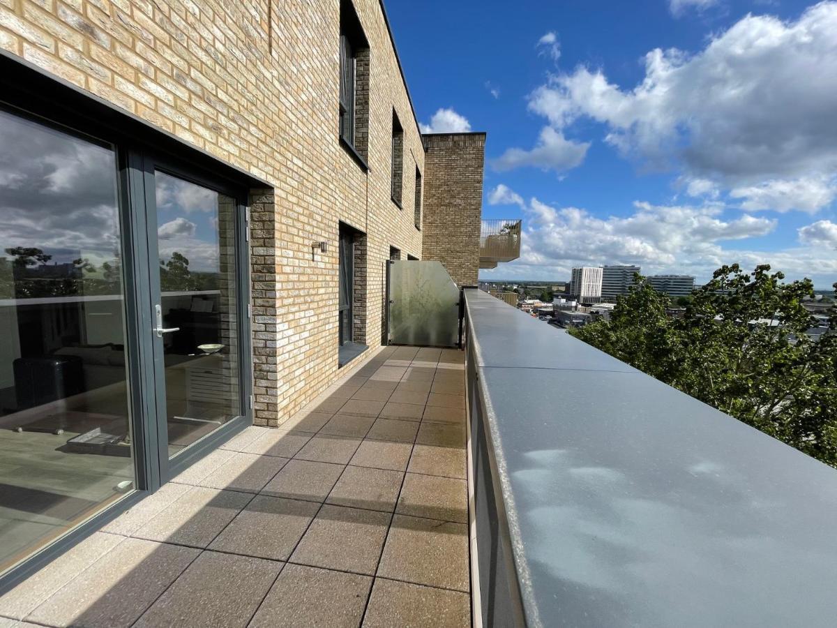 Appartement Modern Penthouse Flat With Free Indoor Parking Londen