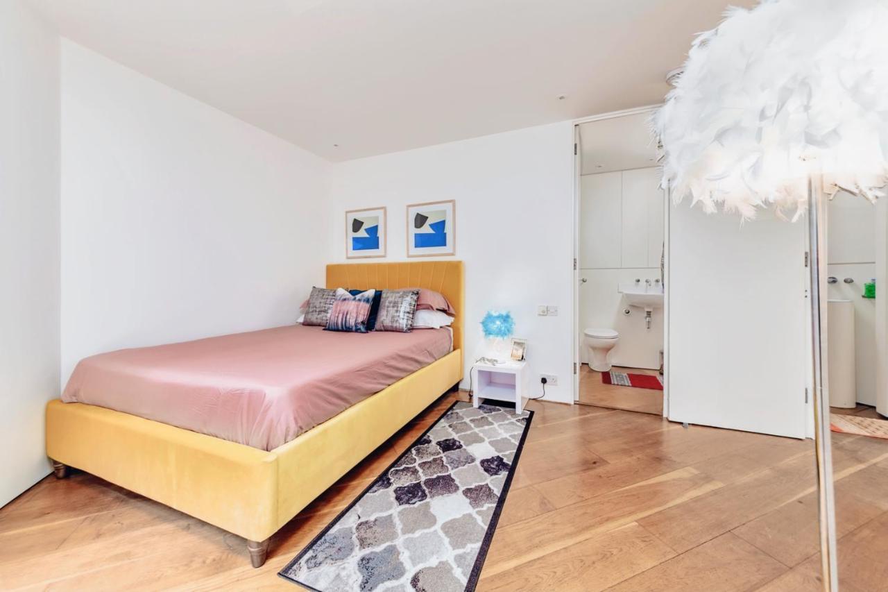 Interior-designer With 2 Terraces Leilighet London