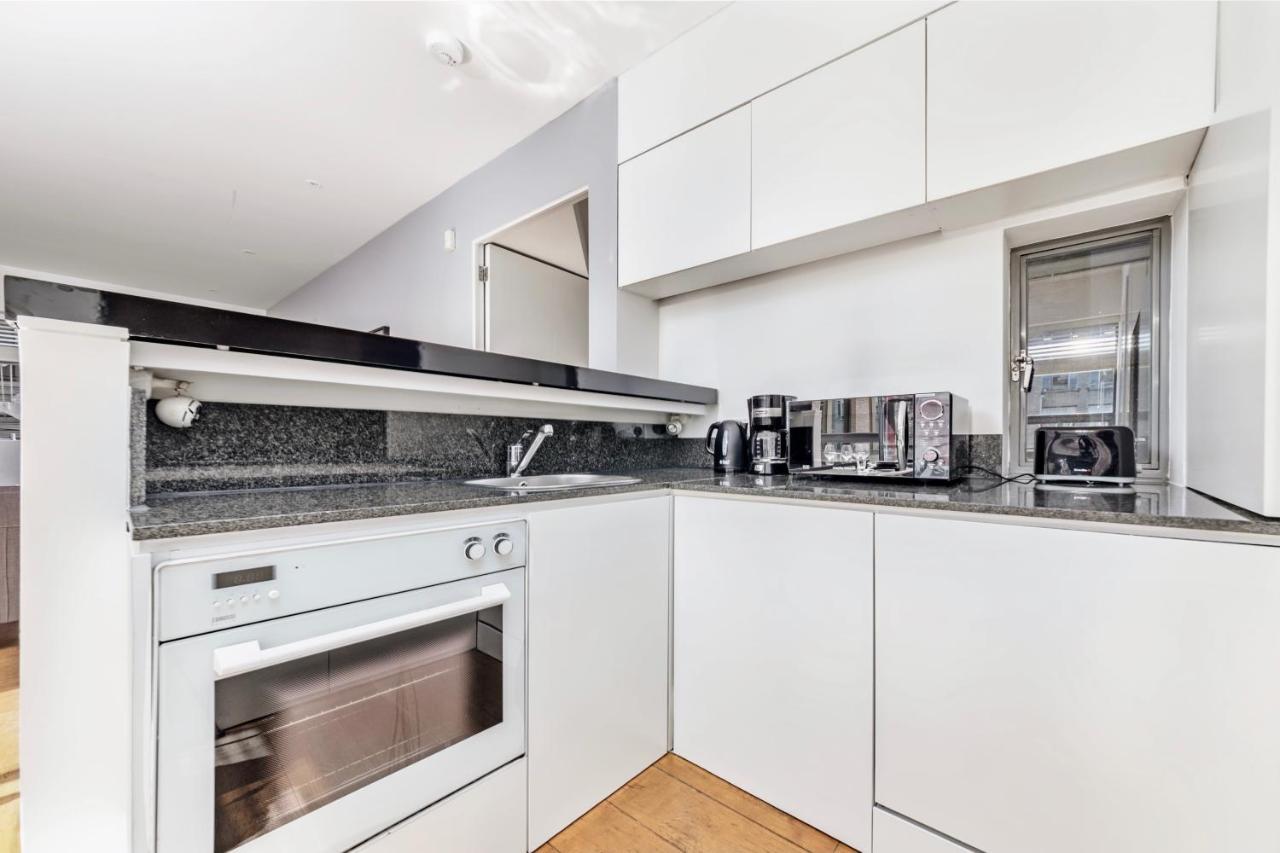 Interior-designer With 2 Terraces Leilighet