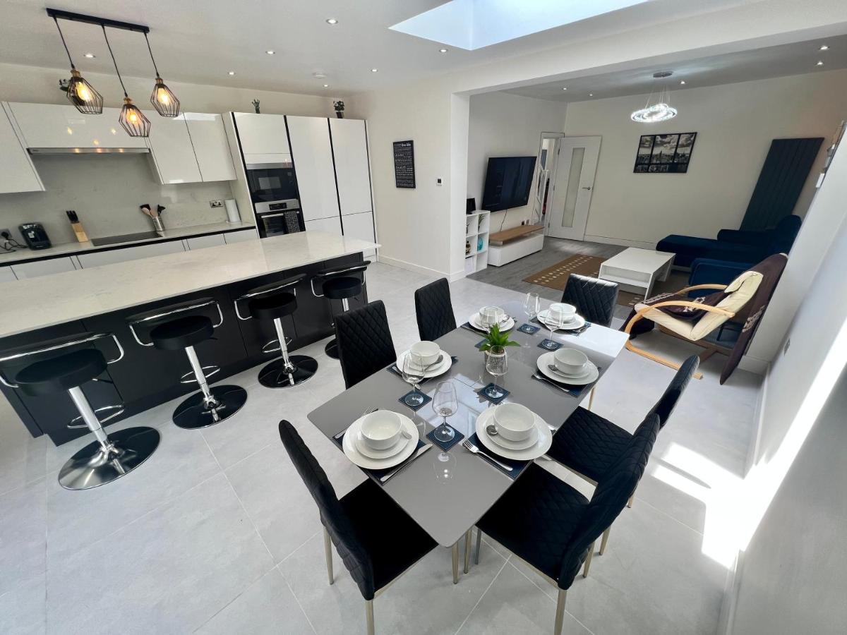 Feriehus Wembley Stadium 5 Star Brand New Luxury Sleeps 14 With Parking *