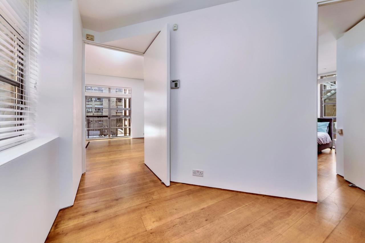 Interior-designer With 2 Terraces Leilighet London