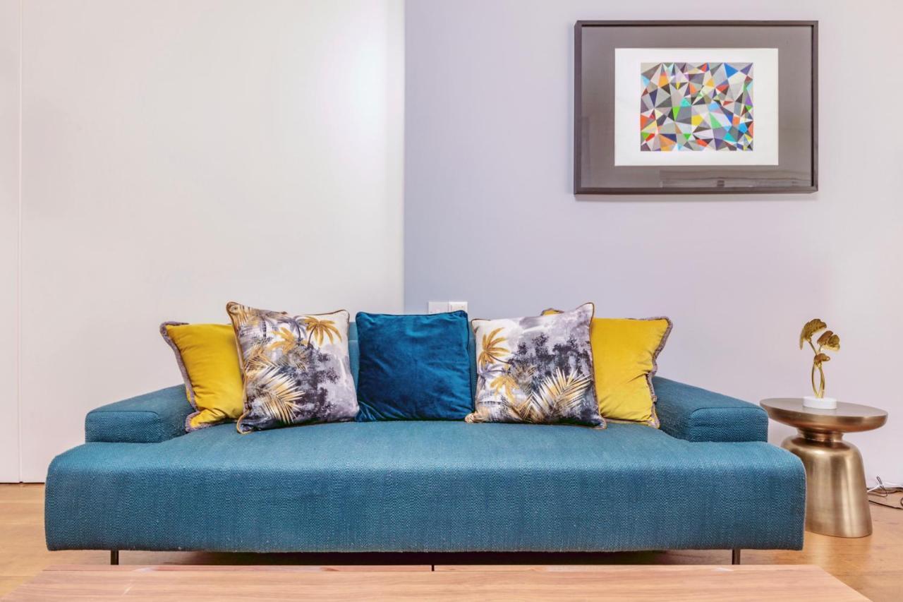 Interior-designer With 2 Terraces Leilighet London