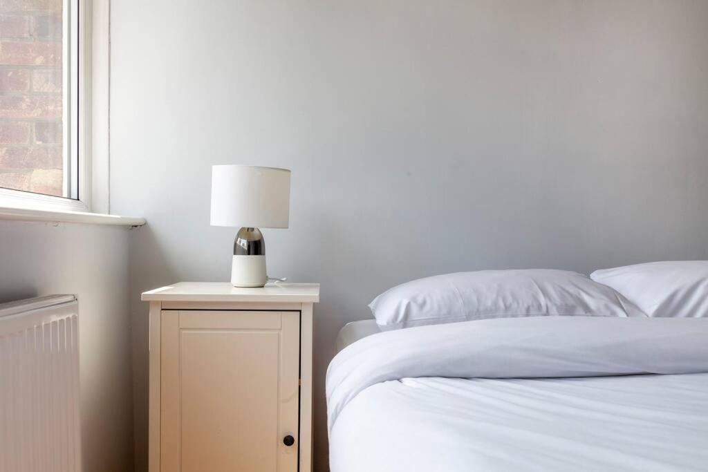 Newly Refurbished 5 Bdr House Wgarden And Parking Ferienhaus London