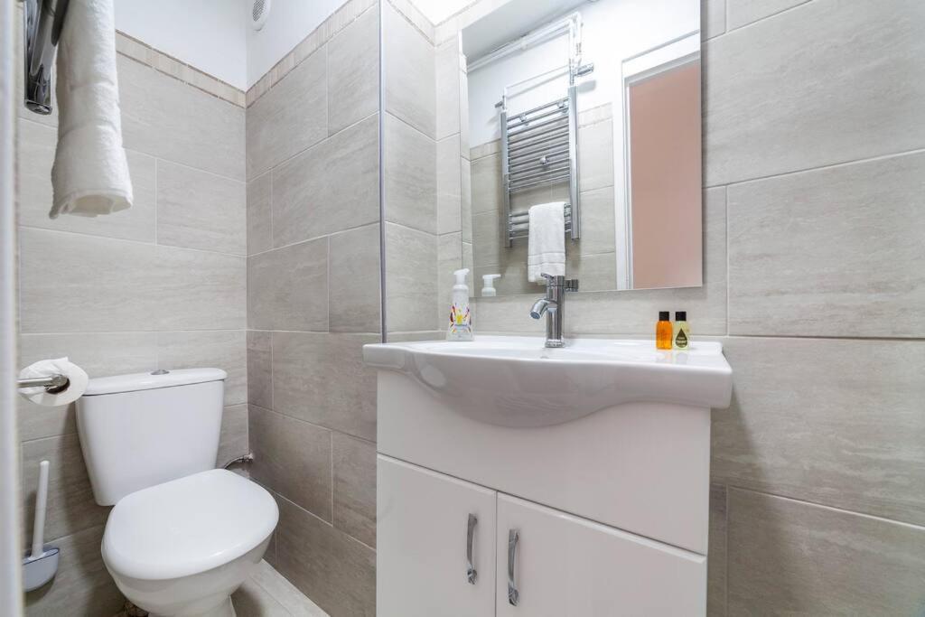 Holiday home Newly Refurbished 5 Bdr House Wgarden And Parking London