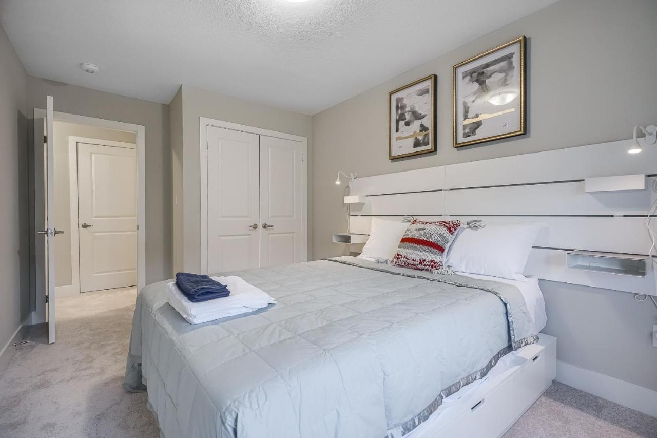 Stunning New 3bd Home, Fiber Internet Free Parking *
