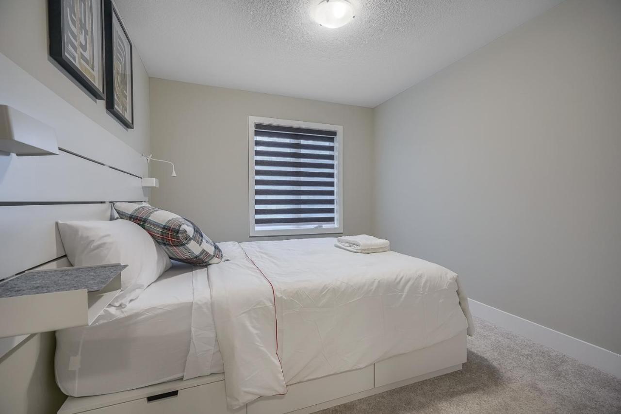 Stunning New 3bd Home, Fiber Internet Free Parking