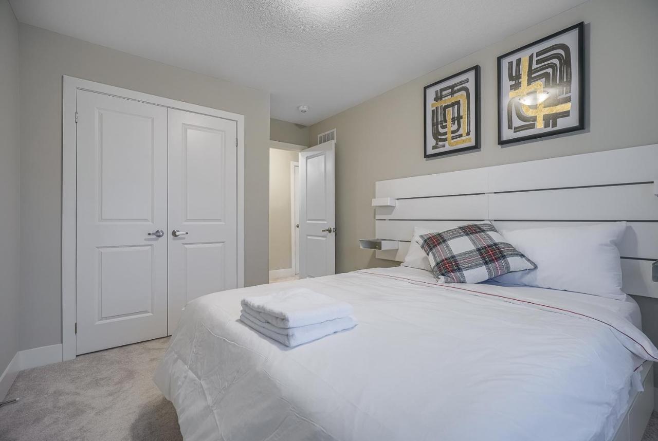 Stunning New 3bd Home, Fiber Internet Free Parking *