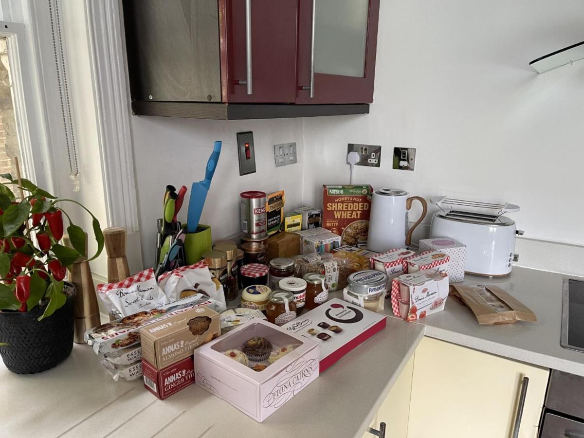 Hyde Park Mansion: Spacious 3-bedroom Balcony Retreat London