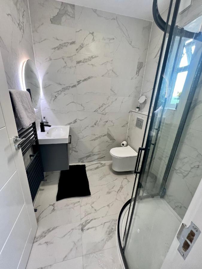 Wembley Stadium 5 Star Brand New Luxury Sleeps 14 With Parking Feriehus London