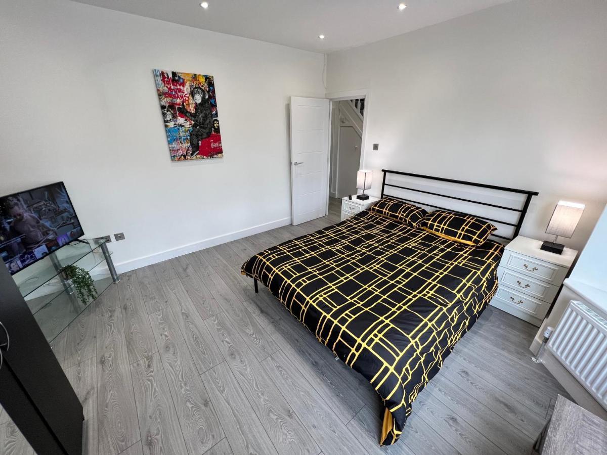 Feriehus Wembley Stadium 5 Star Brand New Luxury Sleeps 14 With Parking London