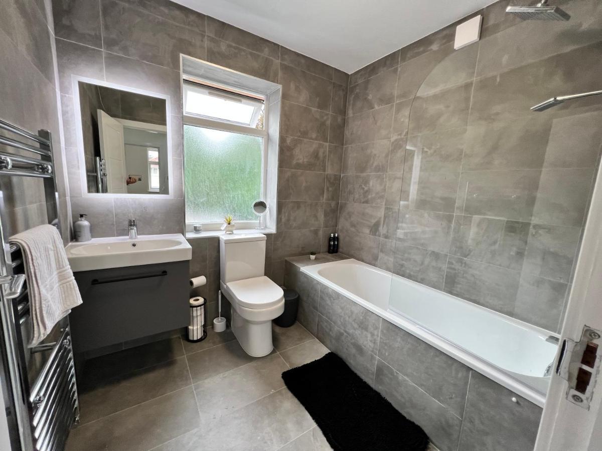 Feriehus Wembley Stadium 5 Star Brand New Luxury Sleeps 14 With Parking London