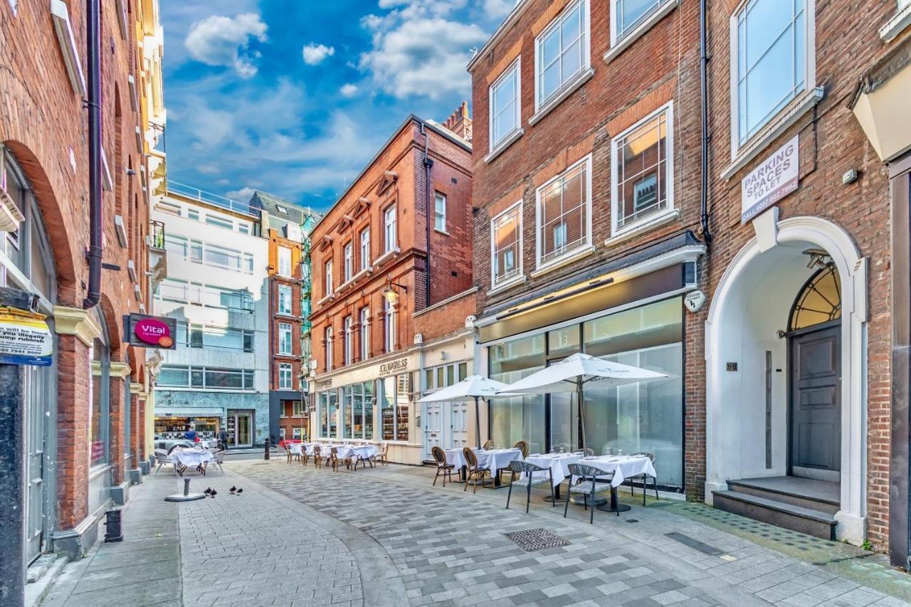 Interior-designer With 2 Terraces Leilighet London