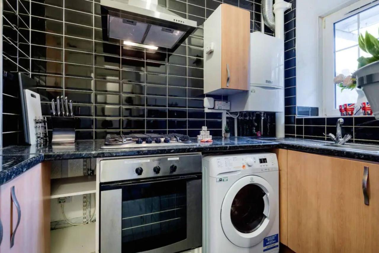 Appartement Fabulous 2 Bedroom In Bridge Londen