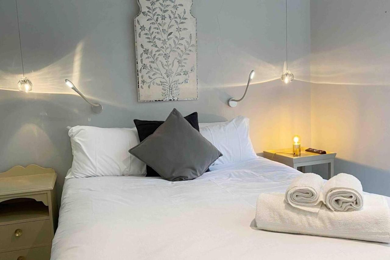 Charming 2-bed Apt With 2 Bathtub Central Apartment London