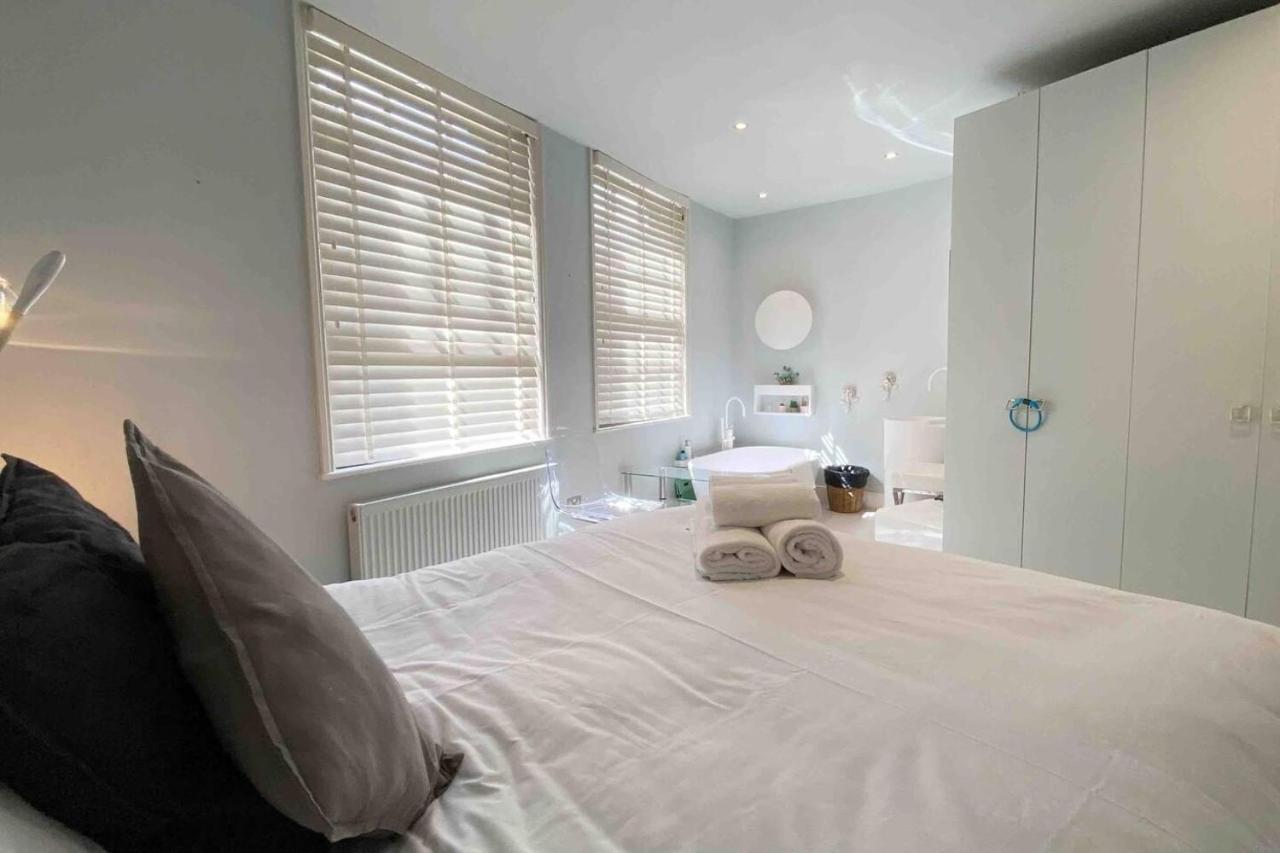 Charming 2-bed Apt With 2 Bathtub Central Appartement Londen