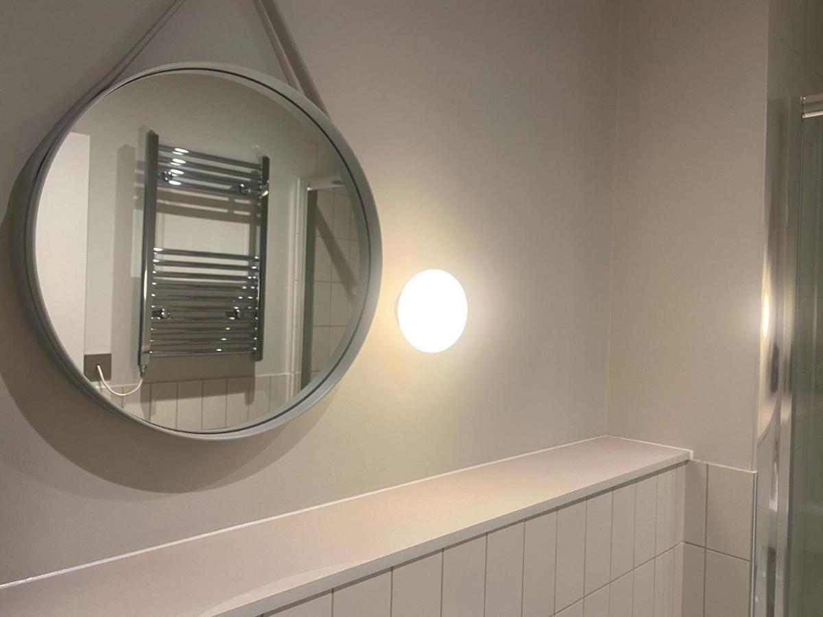 New Luxury Cyberpunk 1bed Studio Serviced Notting Hill Free Wifi & Netflix Location Perfect For Solo & Coupled Guests Leilighet *