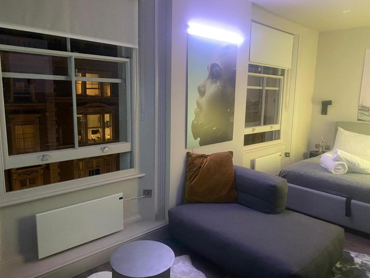New Luxury Cyberpunk 1bed Studio Serviced Notting Hill Free Wifi & Netflix Location Perfect For Solo & Coupled Guests Leilighet London