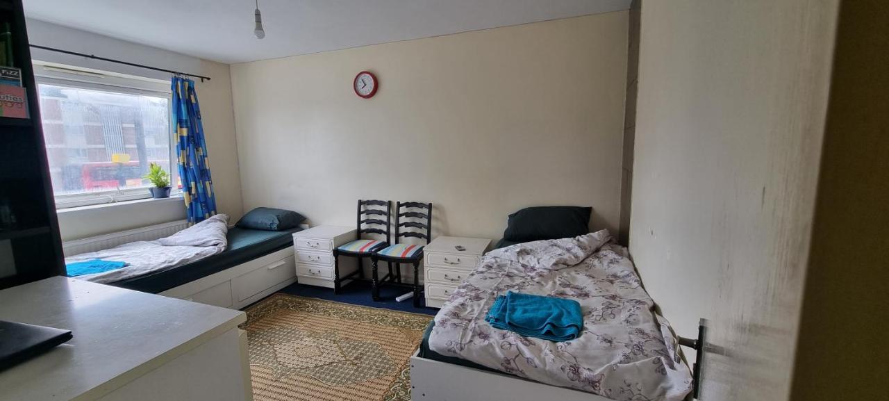 Private In Shares Flat Near Heathrow Airport Leilighet London