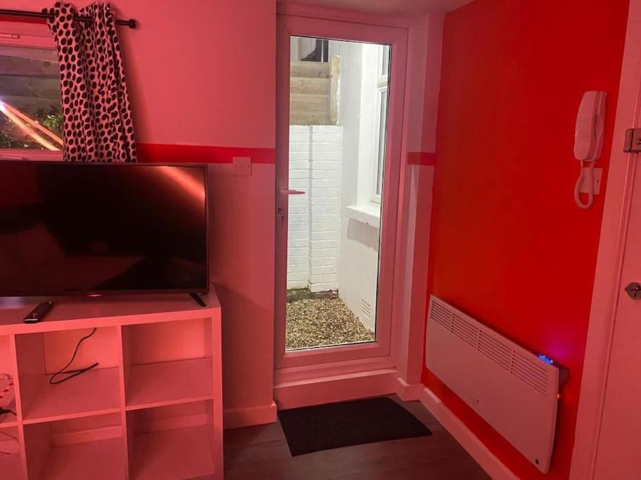 Private Garden 1bed Studio Apart Battersea Perfect For Coupled Or Solo Travellers Pet Friendly Free Netflix & Wifi Leilighet *