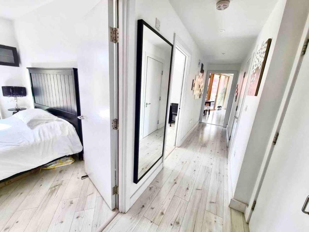 Stunning 2-bed & Balcony In Notting Hill Apartment