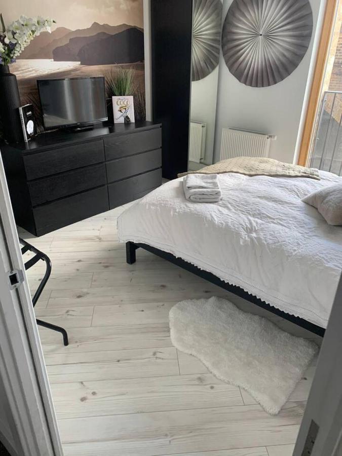Stunning 2-bed & Balcony In Notting Hill Apartment