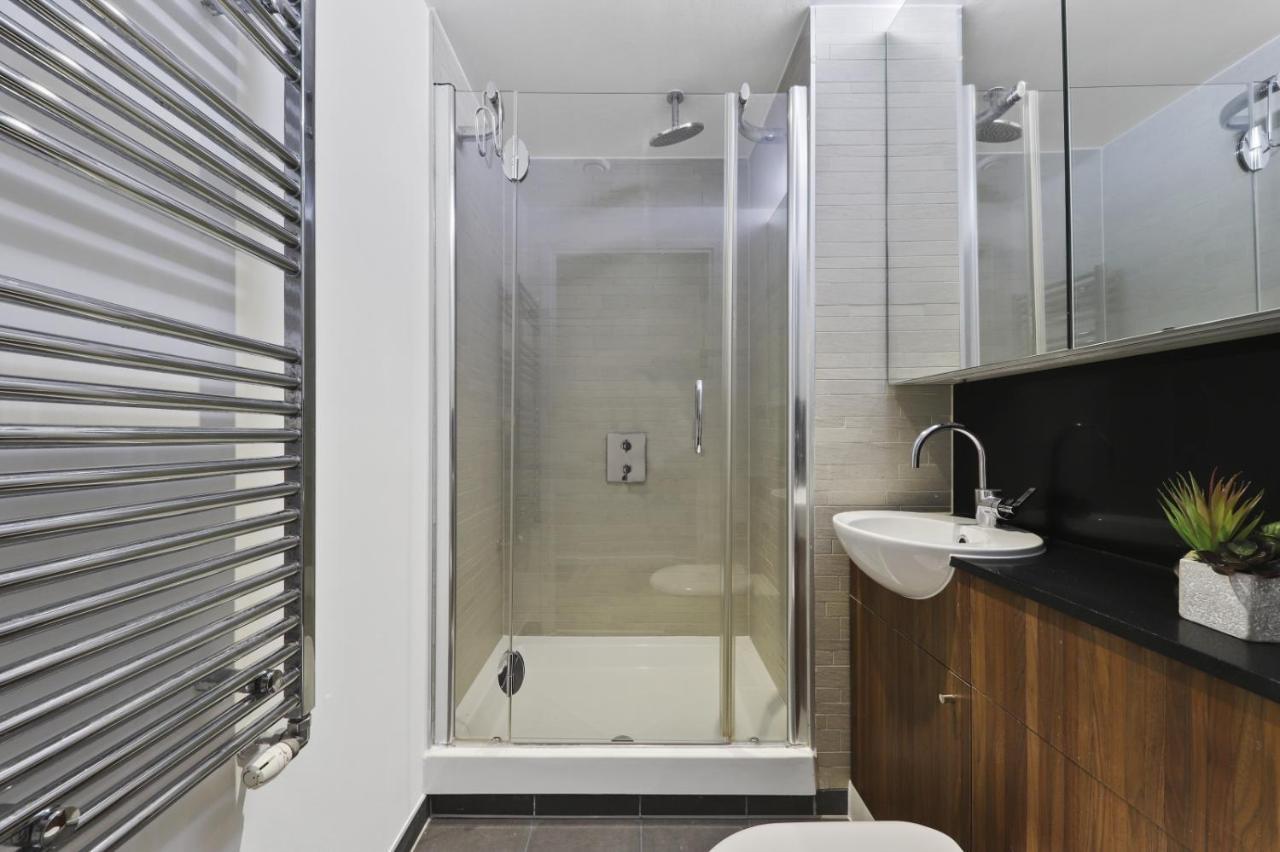 Apartment Ellie N Conys 3 Bedroom With 2 Bathrooms, An Ensuite, Kitchen And Balcony In Stratford Westfield