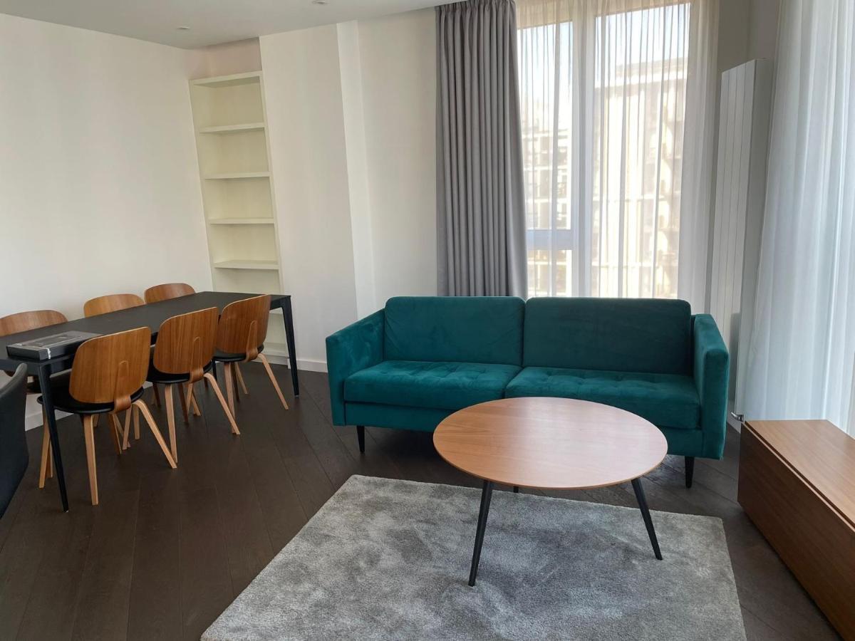 Ellie N Conys 3 Bedroom With 2 Bathrooms, An Ensuite, Kitchen And Balcony In Stratford Westfield * London