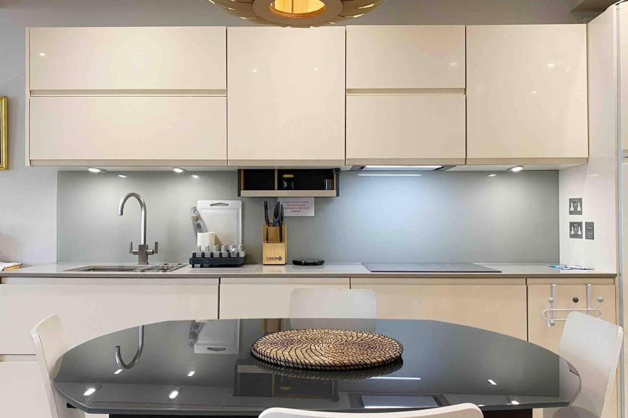 Charming 2-bed Apt With 2 Bathtub Central * Londen