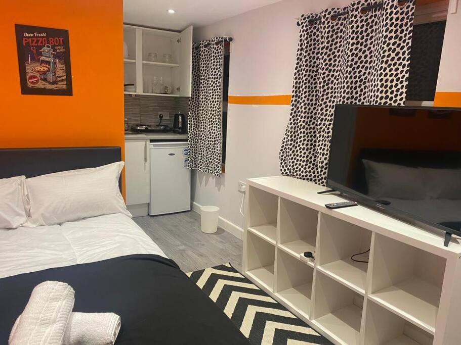 Private Garden 1bed Studio Apart Battersea Perfect For Coupled Or Solo Travellers Pet Friendly Free Netflix & Wifi Leilighet London
