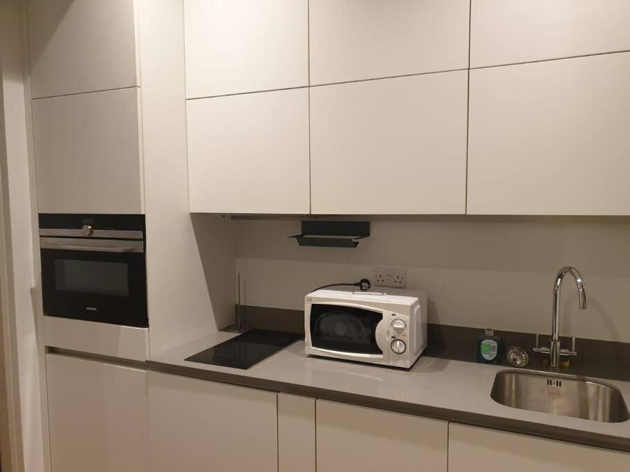 Leilighet Long Stays 1bed Studio Serviced Netflix & Free Wifi Perfect For Solo And Coupled Guests *
