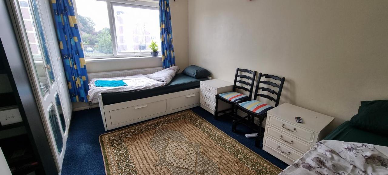 Private In Shares Flat Near Heathrow Airport Leilighet *