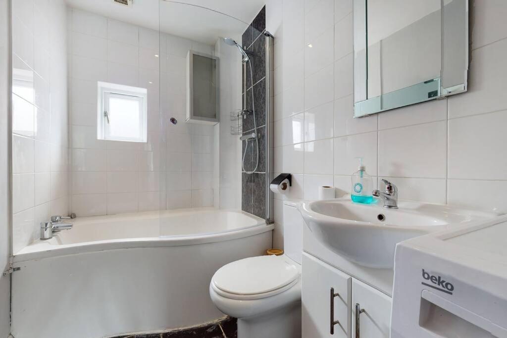 Leilighet Spacious 4 Bedroom With Garden In
