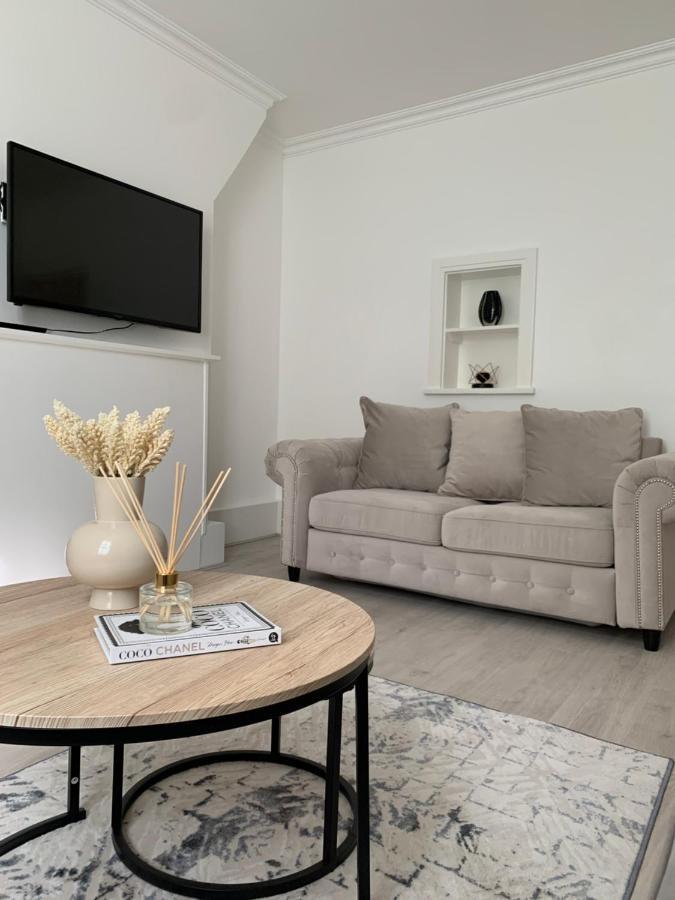 New Look Flat In Waterloo Leilighet