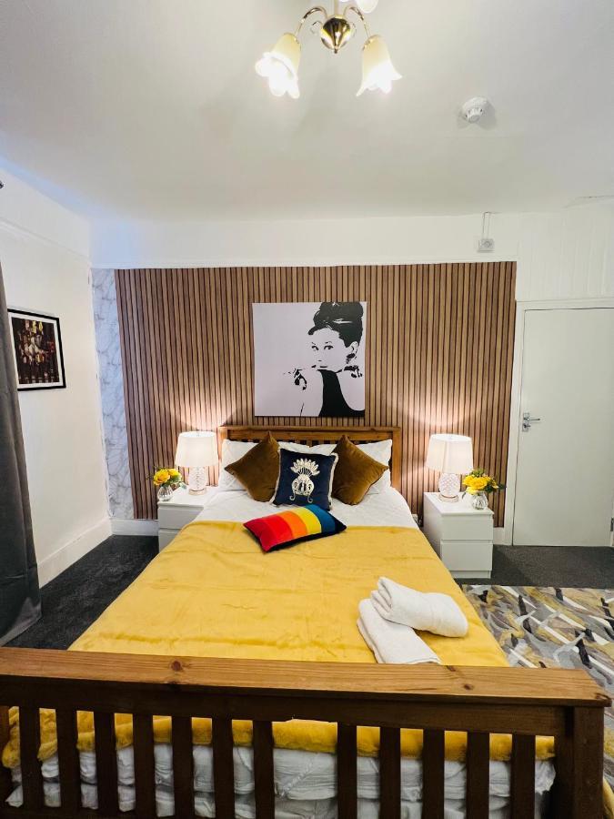 2-bedroom&living Budget In Appartement *