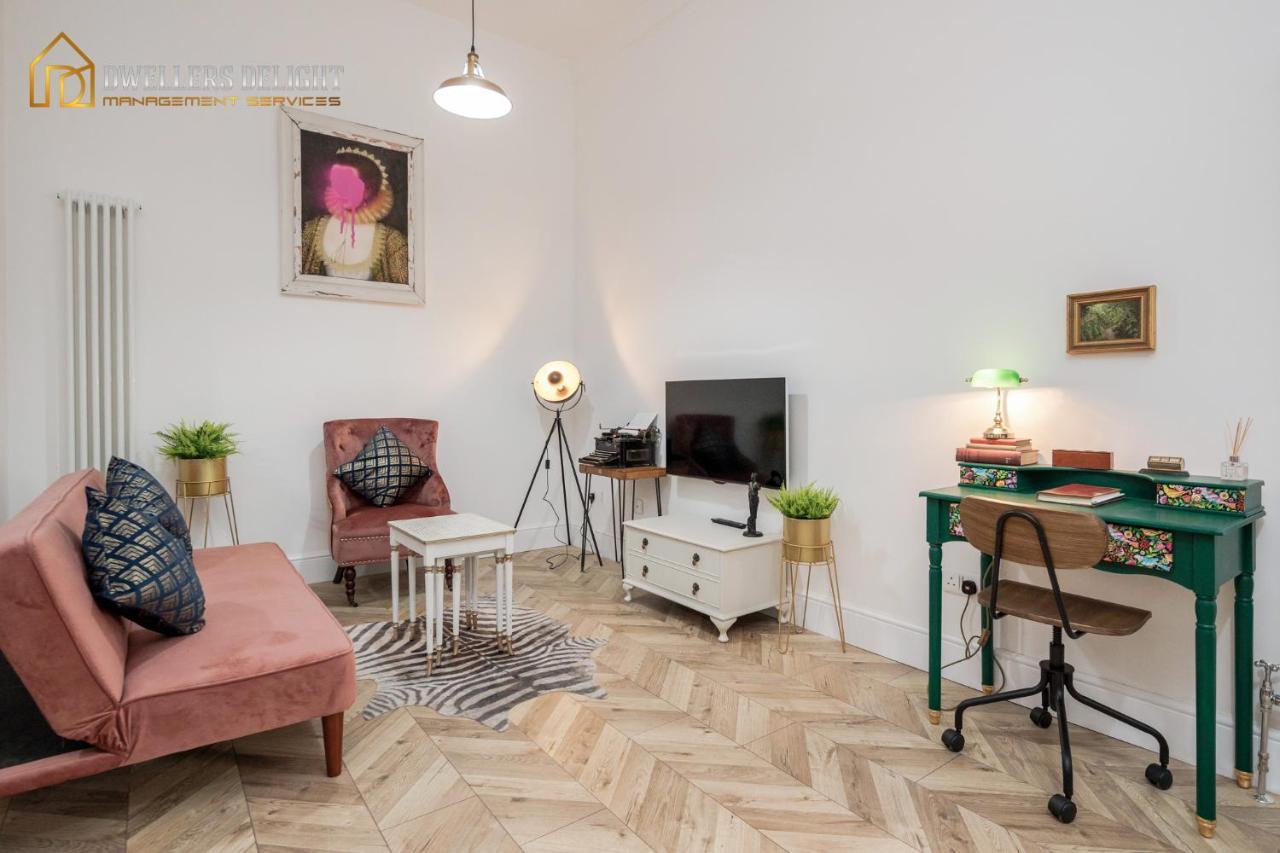 Entire 2 Bed Flat Plaistow,canning Town Prime Location In Apartamento