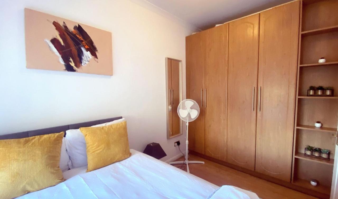 Spacious 2-bedroom, 2-bath Flat With Traditional Decor And Extra Sleeping Capacity In Chelsea London