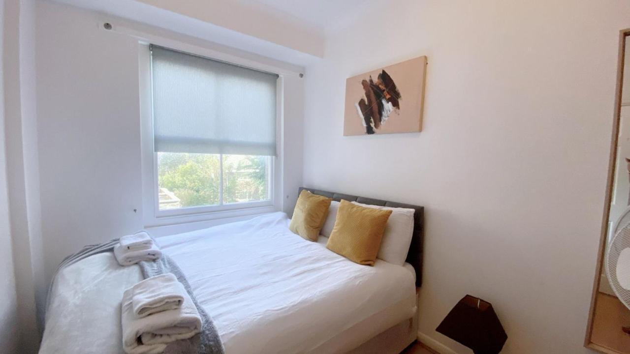 Spacious 2-bedroom, 2-bath Flat With Traditional Decor And Extra Sleeping Capacity In Chelsea Apartment London