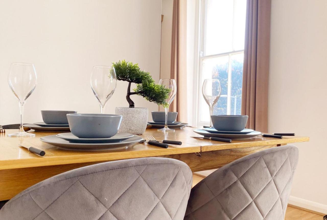 Spacious 2-bedroom, 2-bath Flat With Traditional Decor And Extra Sleeping Capacity In Chelsea Apartment