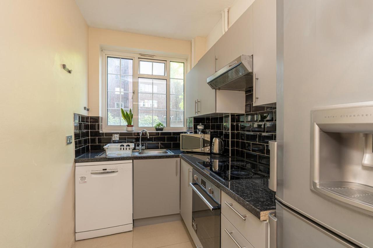 Charming 2 Bedroom Flat In Kensington High Street *