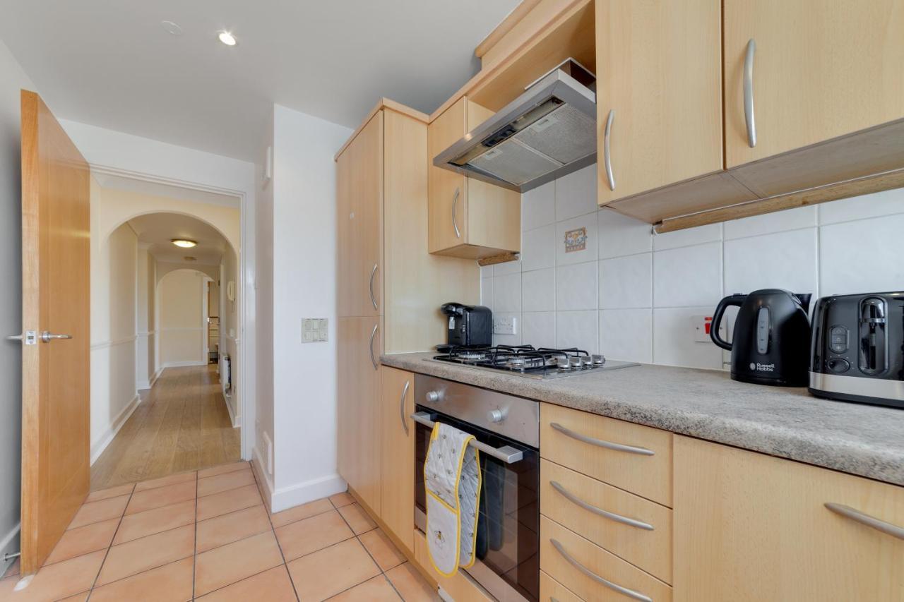Flourish - Constant Court - Canary Wharf * London