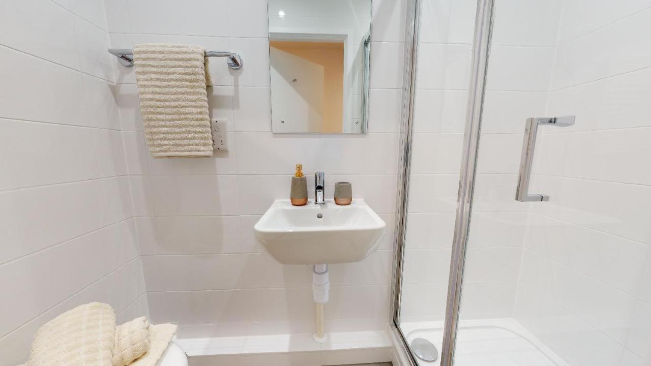 Leilighet For Students Only Private Bedrooms With Shared Kitchen At Great Court In London