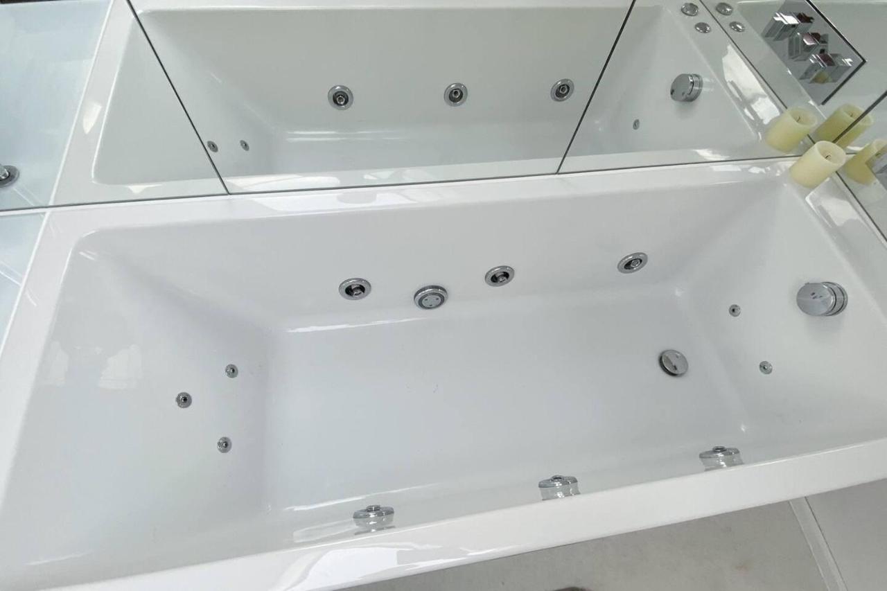 Appartement Charming 2-bed Apt With 2 Bathtub Central *