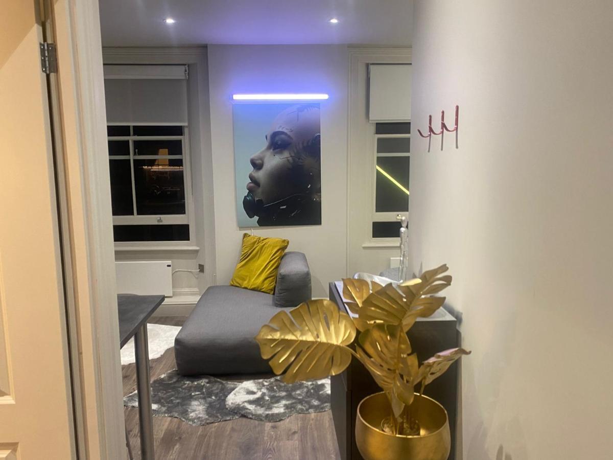 Leilighet New Luxury Cyberpunk 1bed Studio Serviced Notting Hill Free Wifi & Netflix Location Perfect For Solo & Coupled Guests London