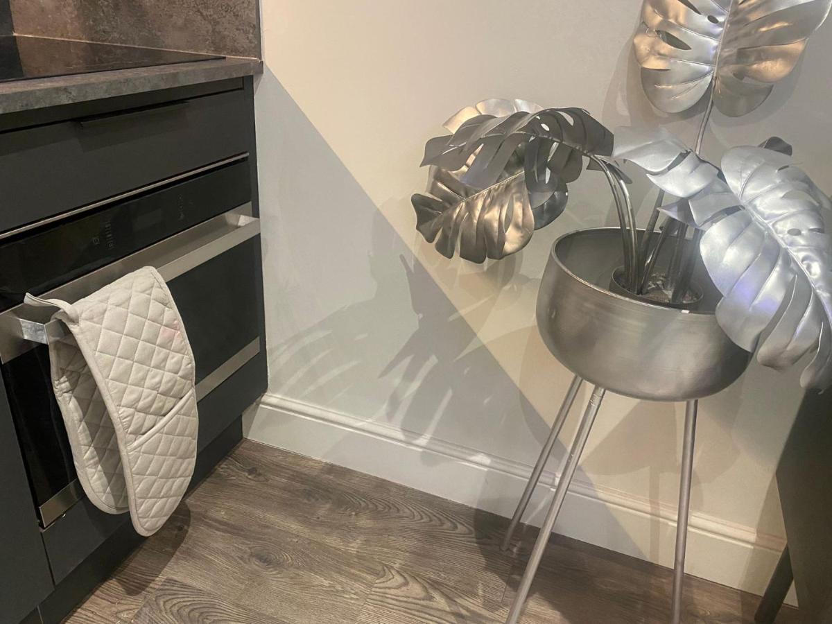 New Luxury Cyberpunk 1bed Studio Serviced Notting Hill Free Wifi & Netflix Location Perfect For Solo & Coupled Guests Leilighet