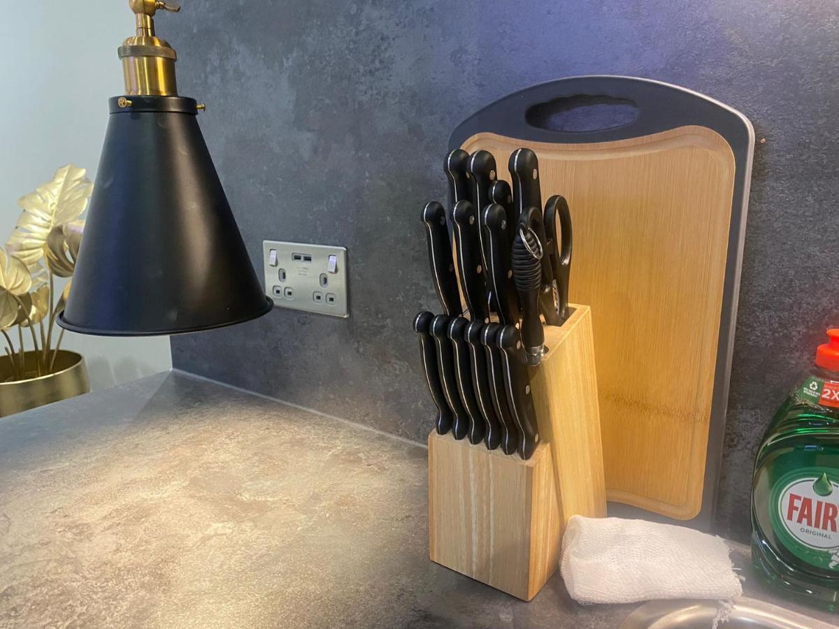 New Luxury Cyberpunk 1bed Studio Serviced Notting Hill Free Wifi & Netflix Location Perfect For Solo & Coupled Guests Leilighet *