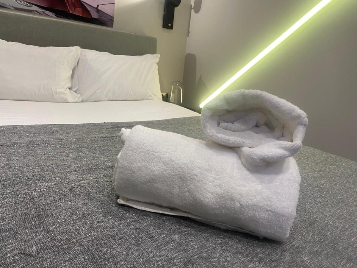 New Luxury Cyberpunk 1bed Studio Serviced Notting Hill Free Wifi & Netflix Location Perfect For Solo & Coupled Guests Leilighet
