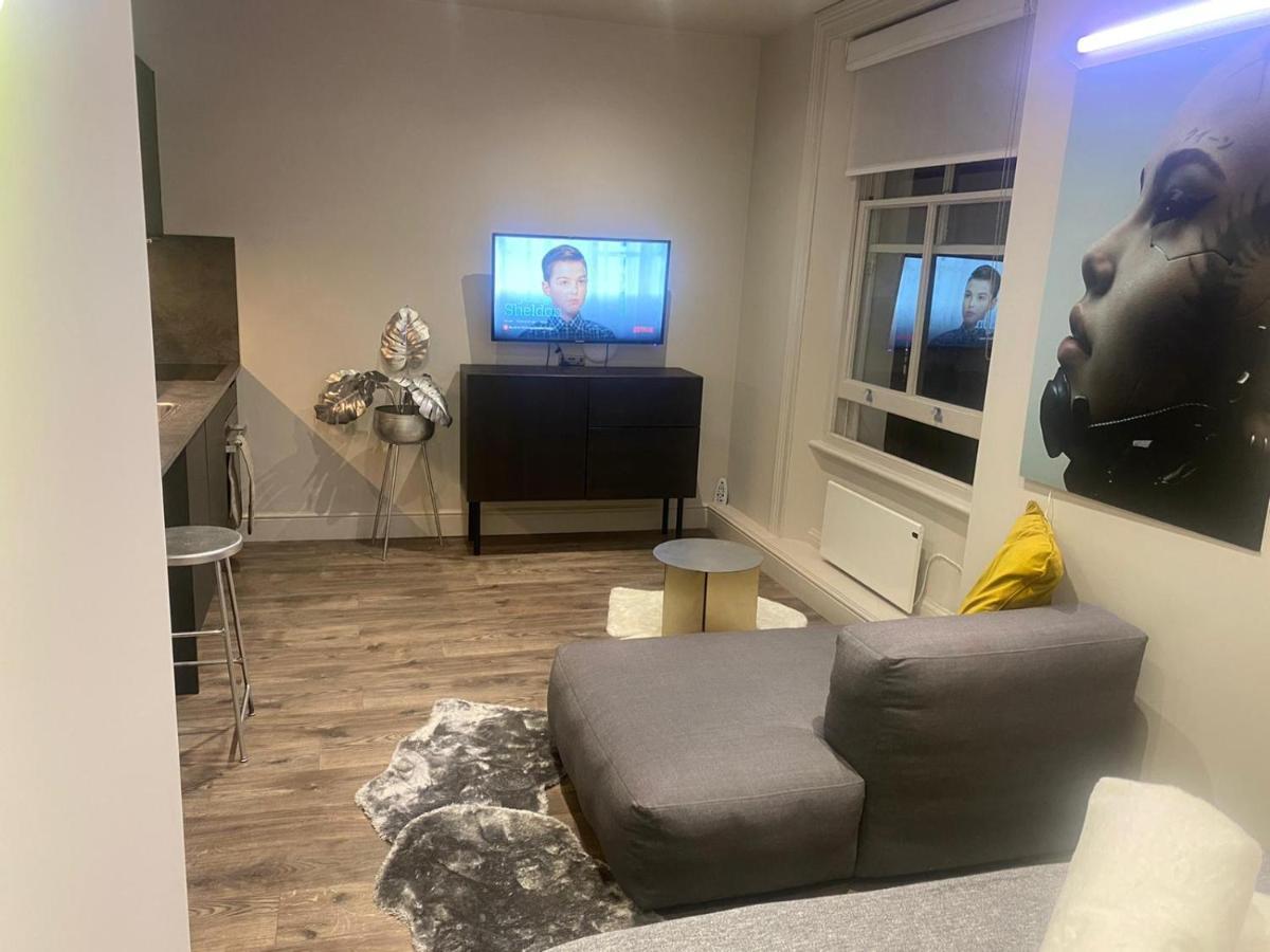 Leilighet New Luxury Cyberpunk 1bed Studio Serviced Notting Hill Free Wifi & Netflix Location Perfect For Solo & Coupled Guests *