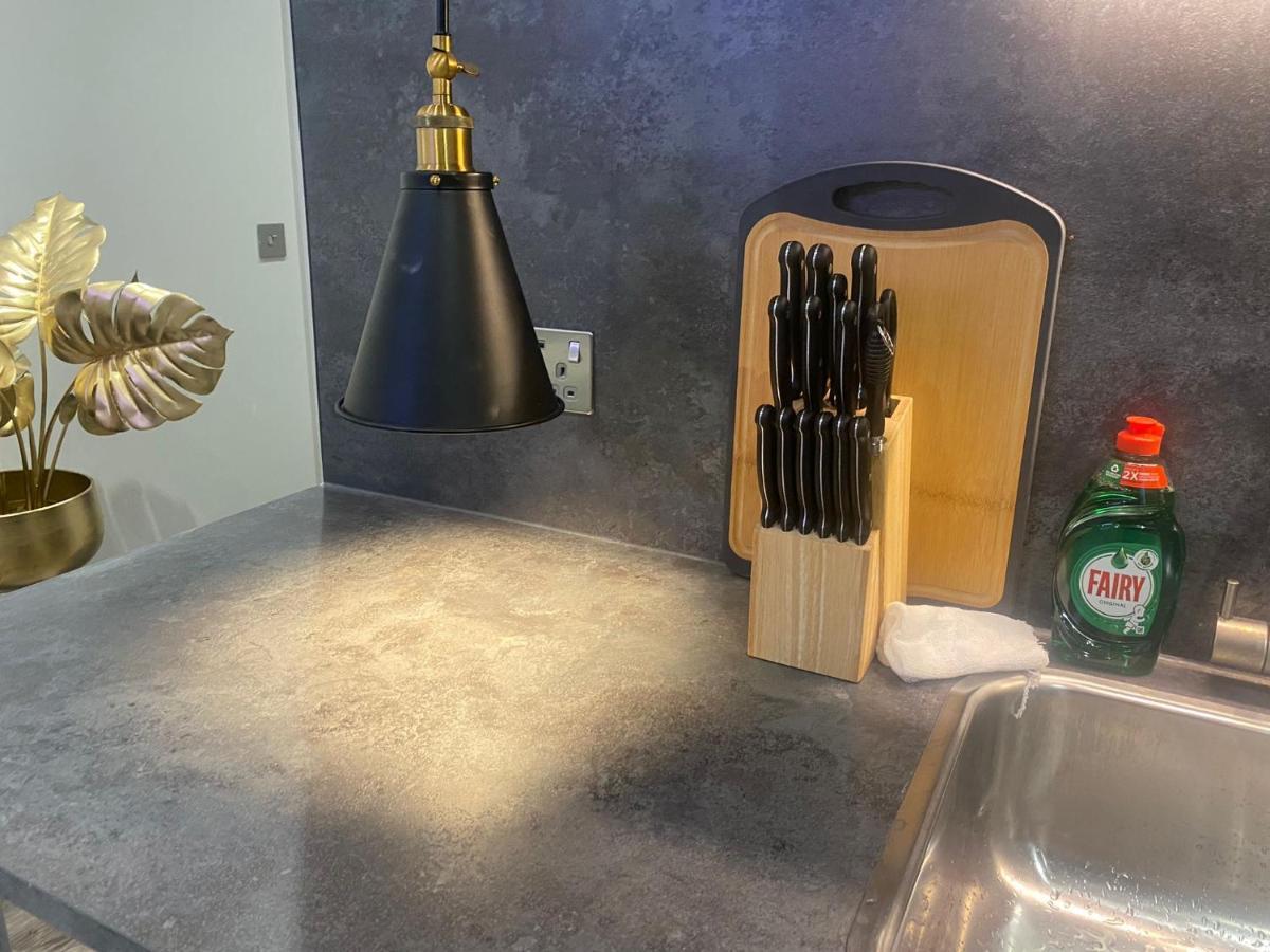 New Luxury Cyberpunk 1bed Studio Serviced Notting Hill Free Wifi & Netflix Location Perfect For Solo & Coupled Guests Leilighet