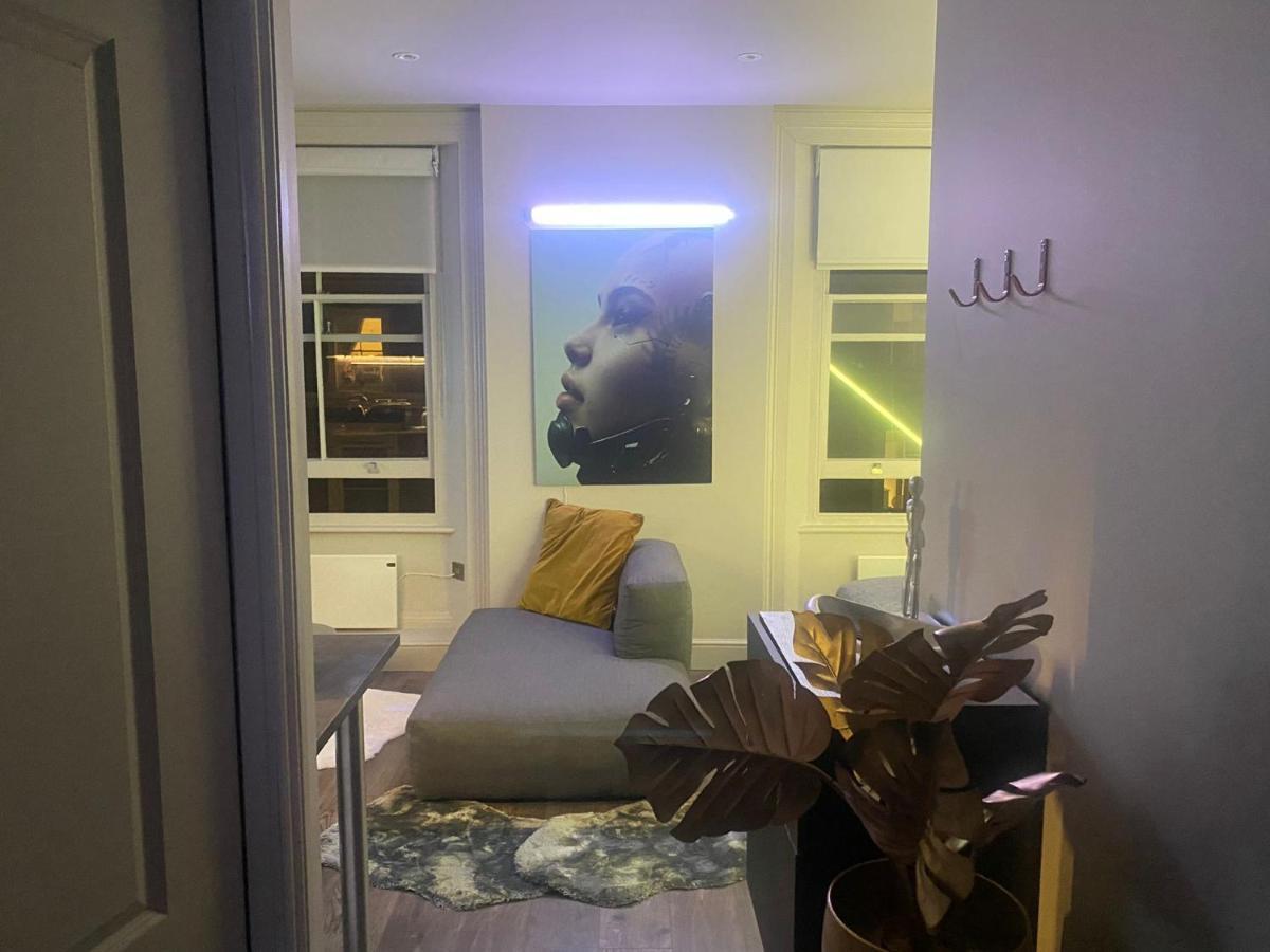 Leilighet New Luxury Cyberpunk 1bed Studio Serviced Notting Hill Free Wifi & Netflix Location Perfect For Solo & Coupled Guests London