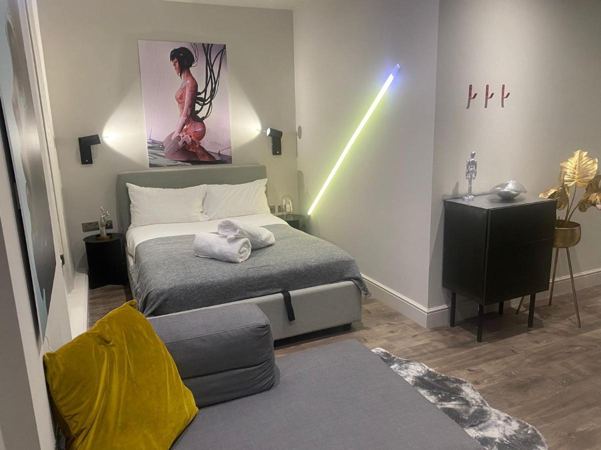 Leilighet New Luxury Cyberpunk 1bed Studio Serviced Notting Hill Free Wifi & Netflix Location Perfect For Solo & Coupled Guests London